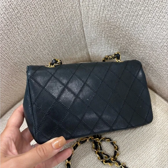 Authentic CHANEL black lambskin bicolor crossbody gold hardware - Picture 4 of 15